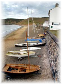 Aberdaron beach outside Gwesty Tŷ Newydd with boats.